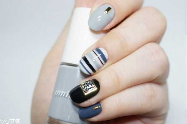 蓝色美甲怎么做？精致美甲做法教程