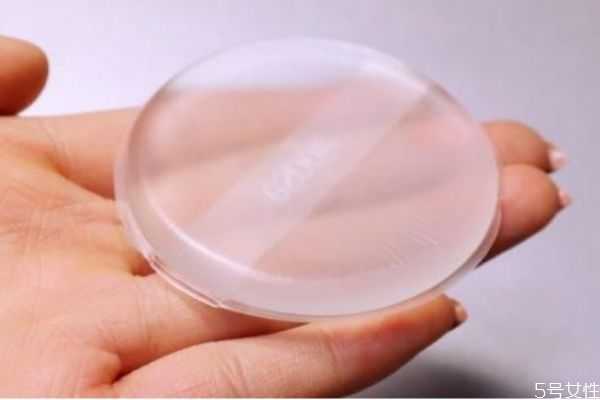 硅胶粉扑有什么作用呢?硅胶粉扑需要清洗吗 硅胶粉扑有什么作用呢?硅胶粉扑需要清洗吗