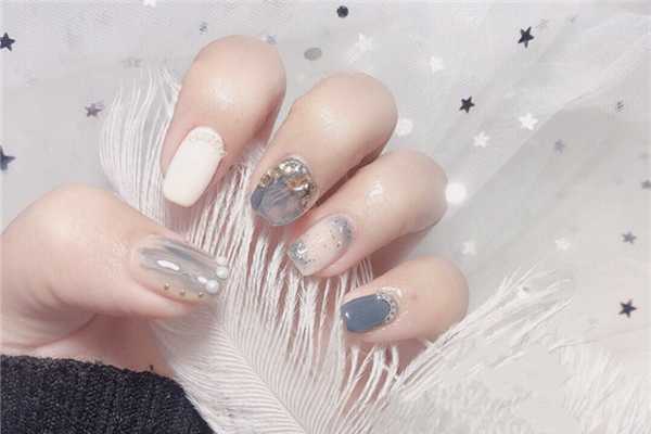 贴甲片全贴好还是半贴好 贴甲片全贴好还是半贴好