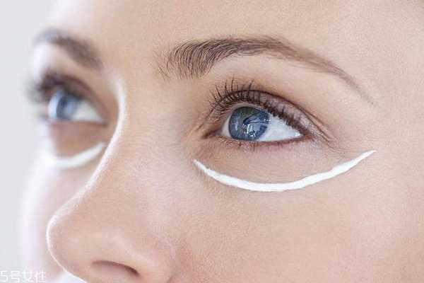 涂眼霜反而长皱纹什么原因