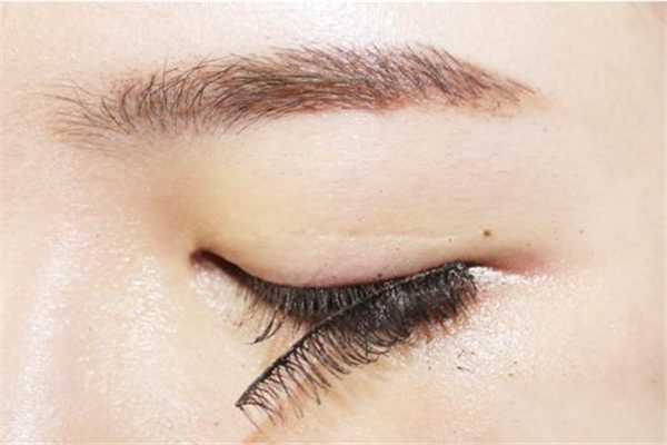 天天戴假睫毛有影响吗