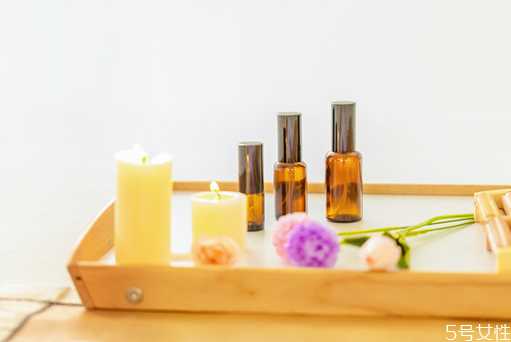 脸上长痘痘可以用荷荷巴油吗?荷荷巴油怎么洗掉 脸上长痘痘可以用荷荷巴油吗?荷荷巴油怎么洗掉