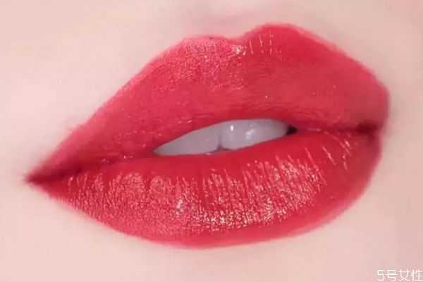 厚嘴唇怎么涂口红好看？厚嘴唇涂口红的方法