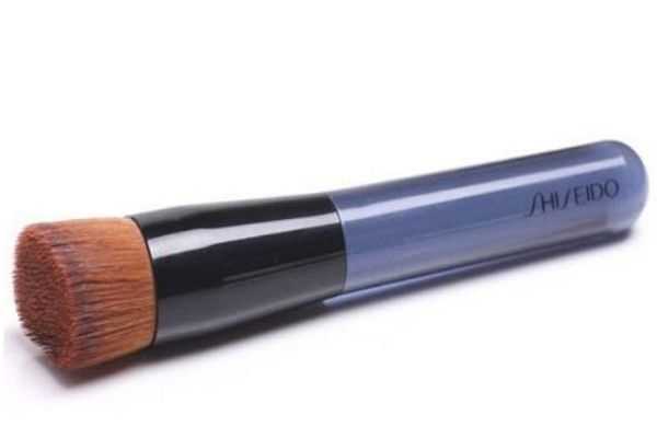 粉底刷使用前沾水吗？粉底刷的正确使用方法