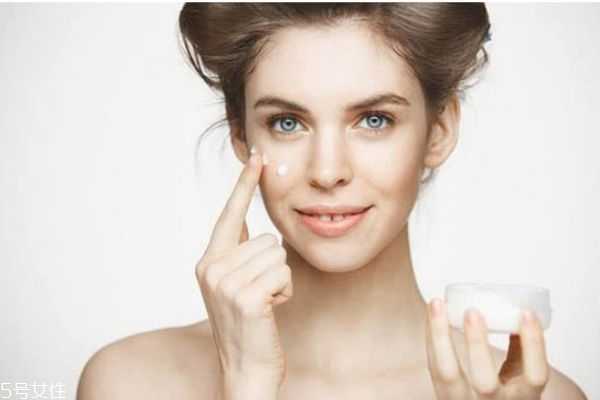 脸部护肤品使用步骤 脸部护肤品使用步骤
