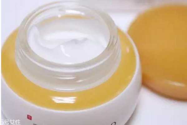 不用水直接用乳液可以吗