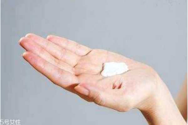 干皮适合什么卸妆产品 干皮适合什么卸妆产品