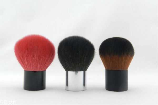 腮红刷和散粉刷一样吗？腮红刷与散粉刷区分