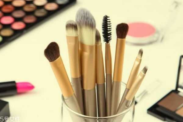 如何挑选化妆刷？化妆刷的选择