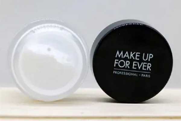 蜜粉用粉扑好还是刷子 蜜粉用粉扑好还是刷子