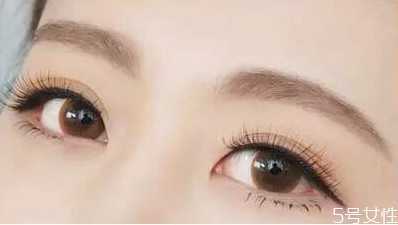 忘记带美瞳盒怎么办？没带护理液可以用什么代替