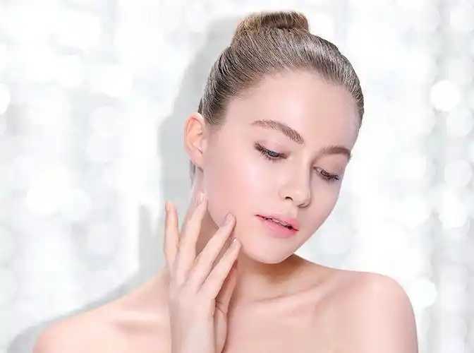 素颜霜是不是直接涂在脸上就可以了 素颜霜是不是直接涂在脸上就可以了