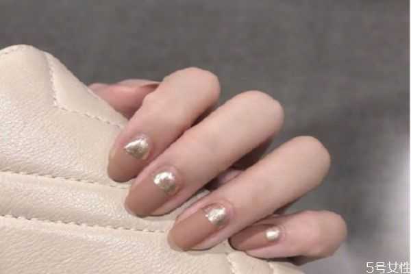 秋冬美甲选什么颜色？美甲选颜色有什么技巧