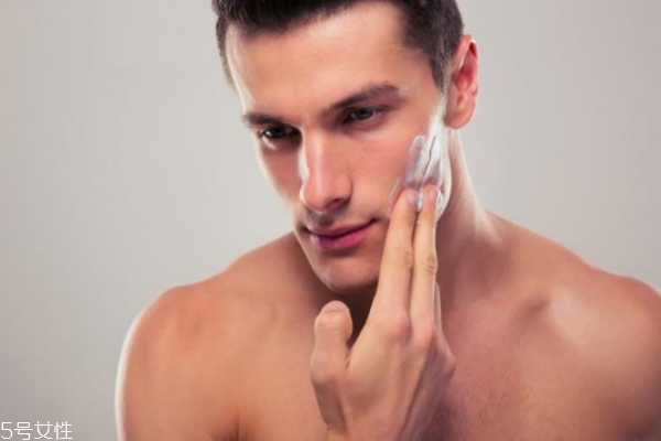 不用水直接用乳液可以吗