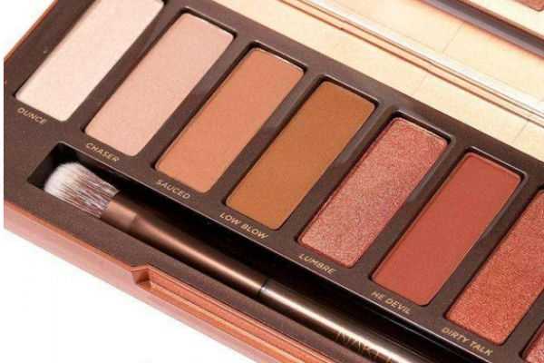 皮肤黄适合什么颜色眼影 黄皮怎么挑眼影颜色