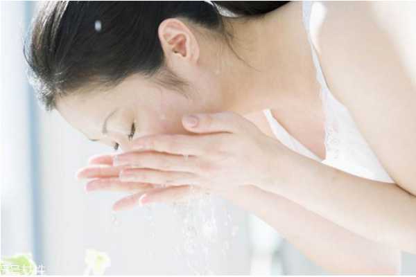 用什么洗脸可以祛痘 用什么洗脸可以祛痘