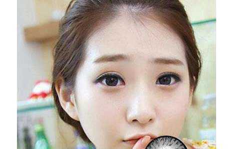 美瞳裂了一点还能戴吗 美瞳裂了一点还能戴吗