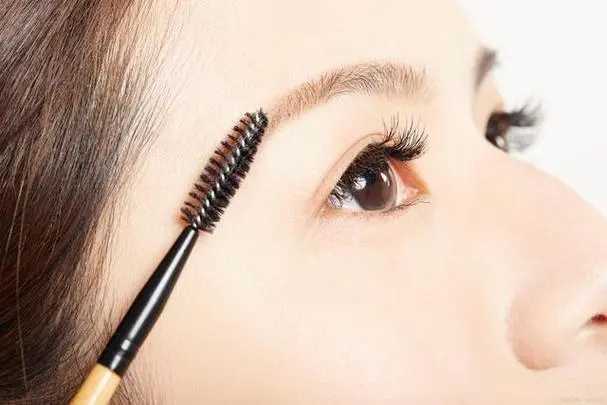 种的睫毛可以用睫毛夹吗 种的睫毛可以用睫毛夹吗