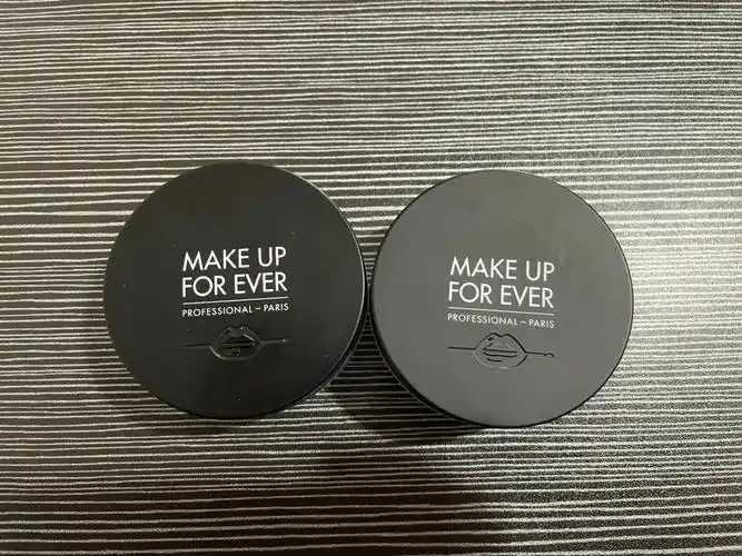 散粉主要涂在哪个部位 散粉主要涂在哪个部位