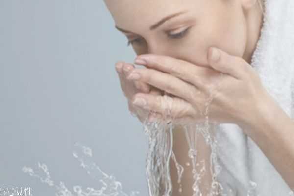 脸部护肤品使用步骤 脸部护肤品使用步骤