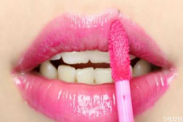涂了唇釉为什么不能抿嘴？唇釉的错误使用方法