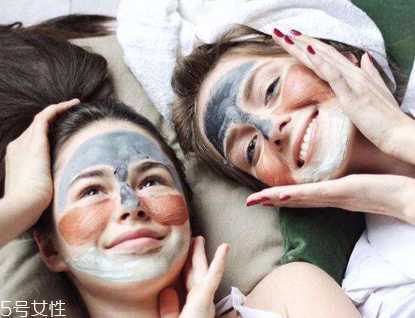 涂抹式面膜和片状面膜的适用人群 2大补水面膜pk