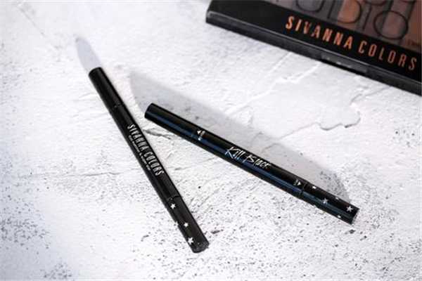 眼线笔晕染怎么解决 眼线笔晕染怎么解决