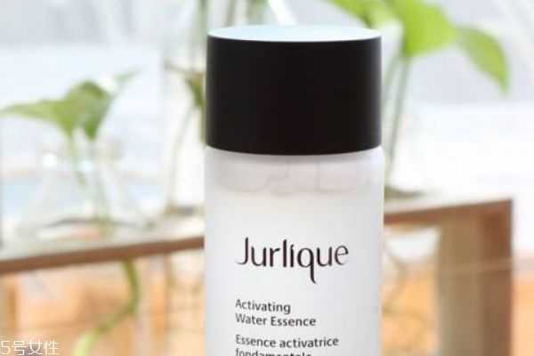 茱莉蔻精华水起泡沫