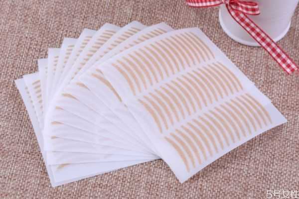 双眼皮贴贴在什么位置？双眼皮贴贴久了有什么坏处