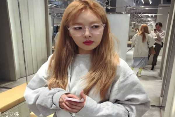 美瞳泡了1个月还能用吗