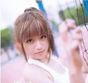 长脸适合高扎蓬松卷发马尾吗？分享适合长脸女士的9款发型