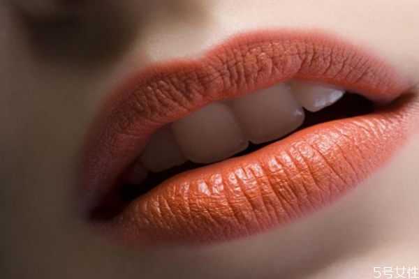 抹了口红嘴疼是为什么?口红辣嘴是什么原因 抹了口红嘴疼是为什么?口红辣嘴是什么原因