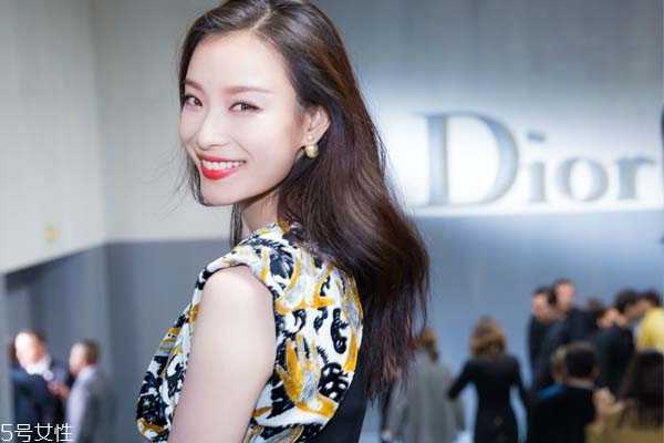 油皮脂肪粒什么原因