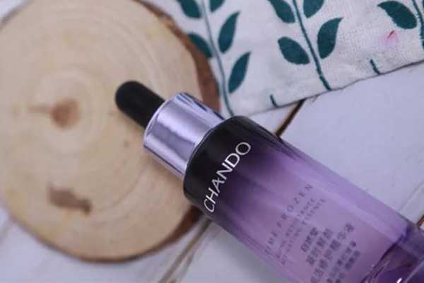 自然堂小紫瓶精华液可以收缩毛孔吗 自然堂小紫瓶精华液是晚上用还是白天用