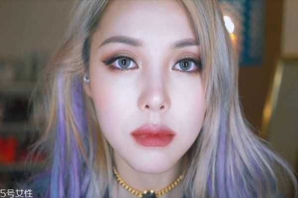 美瞳戴多久就要摘下来？美瞳不宜长时间佩戴