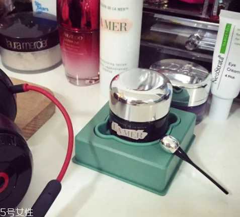 亲油型眼霜什么意思?亲油型眼霜适合什么肤质 亲油型眼霜什么意思?亲油型眼霜适合什么肤质