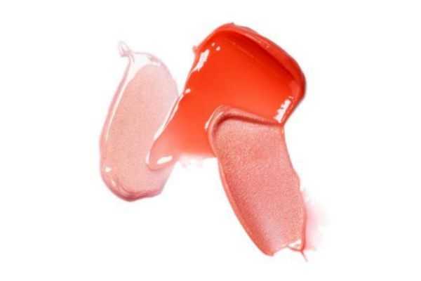 口红和唇彩哪个危害小?唇彩的保质期多长时间 口红和唇彩哪个危害小?唇彩的保质期多长时间