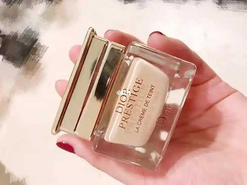 含有精华的粉底霜对皮肤好吗