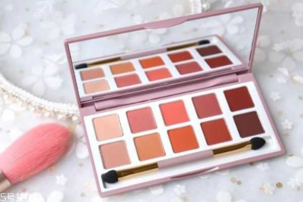 单眼皮用什么颜色眼影？4款适合单眼皮的眼影推荐