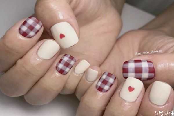 卸甲水含酒精吗 卸甲水含酒精吗