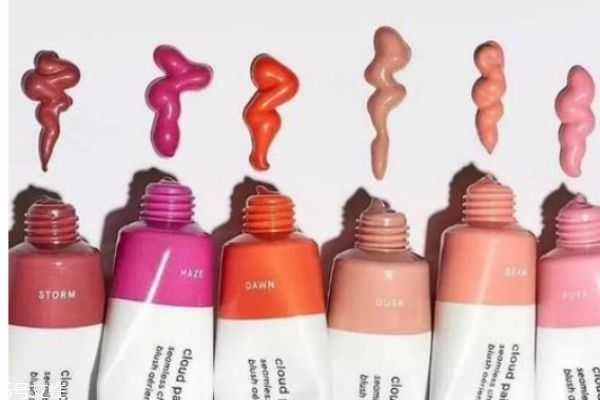 液体腮红怎么用？液体腮红和粉质腮红哪个好？