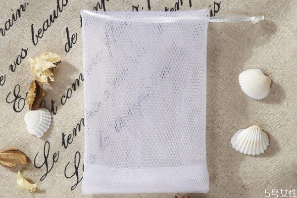 用起泡网好还是手搓好洗面奶?洗面奶起泡器的危害 用起泡网好还是手搓好洗面奶?洗面奶起泡器的危害