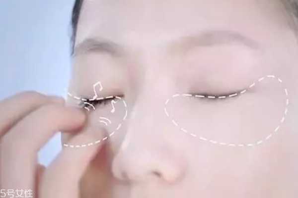 眼膜怎么贴 学会这些眼部重回年轻状态