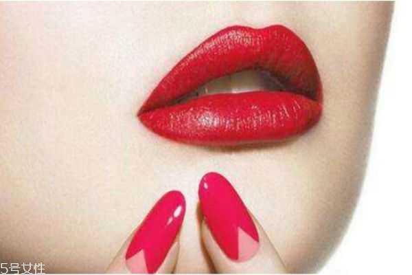 正确的唇部护理习惯