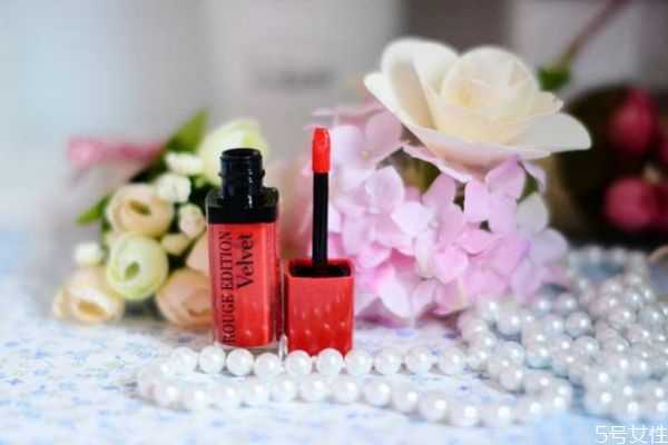 口红怎么涂不沾牙齿 口红怎么涂不沾牙齿