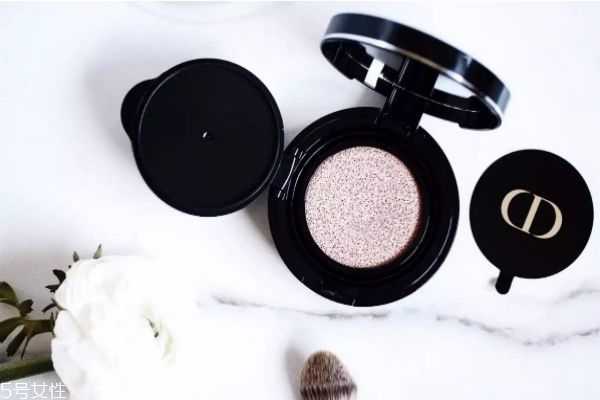 哪款气垫适合油性皮肤？适合油皮的气垫哪个牌子好