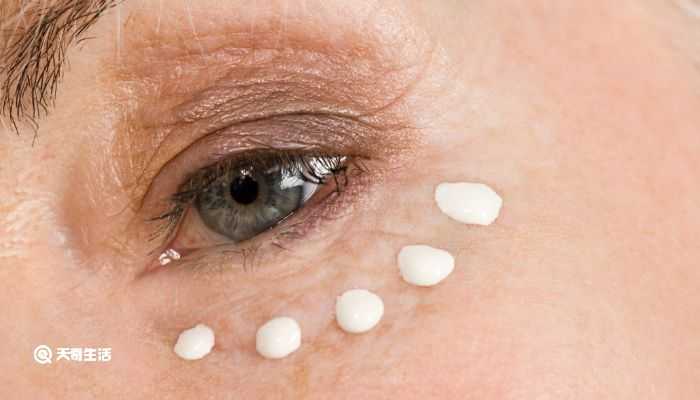 眼霜一般什么时候用 眼霜一般什么时候用