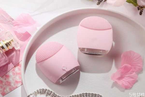 如何使用洁面仪变小毛孔?为什么用洁面仪后感觉毛孔变小 如何使用洁面仪变小毛孔?为什么用洁面仪后感觉毛孔变小