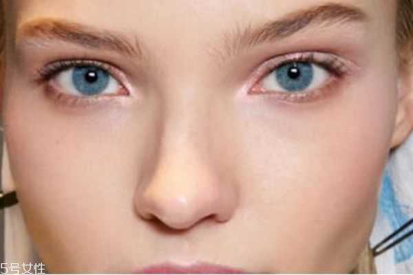 粉底液是按压还是涂抹？粉底液怎么涂抹才正确