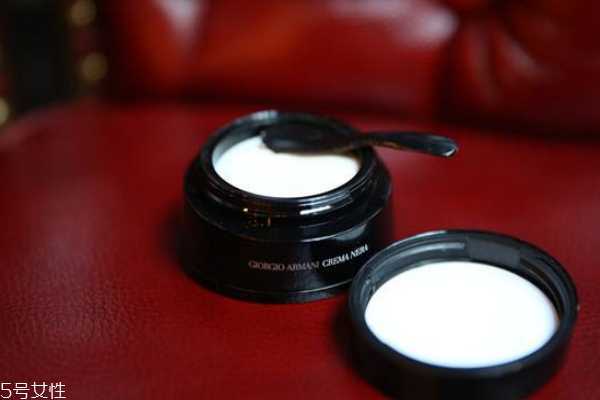 阿玛尼黑钥匙面霜使用方法 阿玛尼黑钥匙面霜使用方法